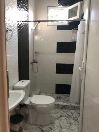 Гостевой дом Guesthouse Family Батуми Двухместный номер с 2 отдельными кроватями-1