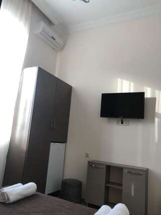 Гостевой дом Guesthouse Family Батуми Двухместный номер с 2 отдельными кроватями-10