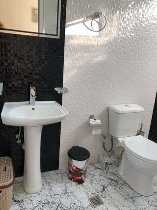 Гостевой дом Guesthouse Family Батуми Двухместный номер с 1 кроватью, вид на сад-2